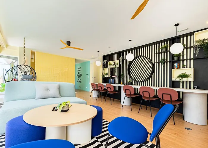 The Salty Surf & Yoga Hostel Ericeira